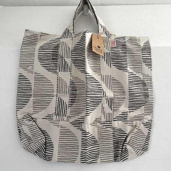 Skinny laMinx Handbags - NWT - Tote by Skinny LaMinx - “Alexander Sack” (Made in South Africa)